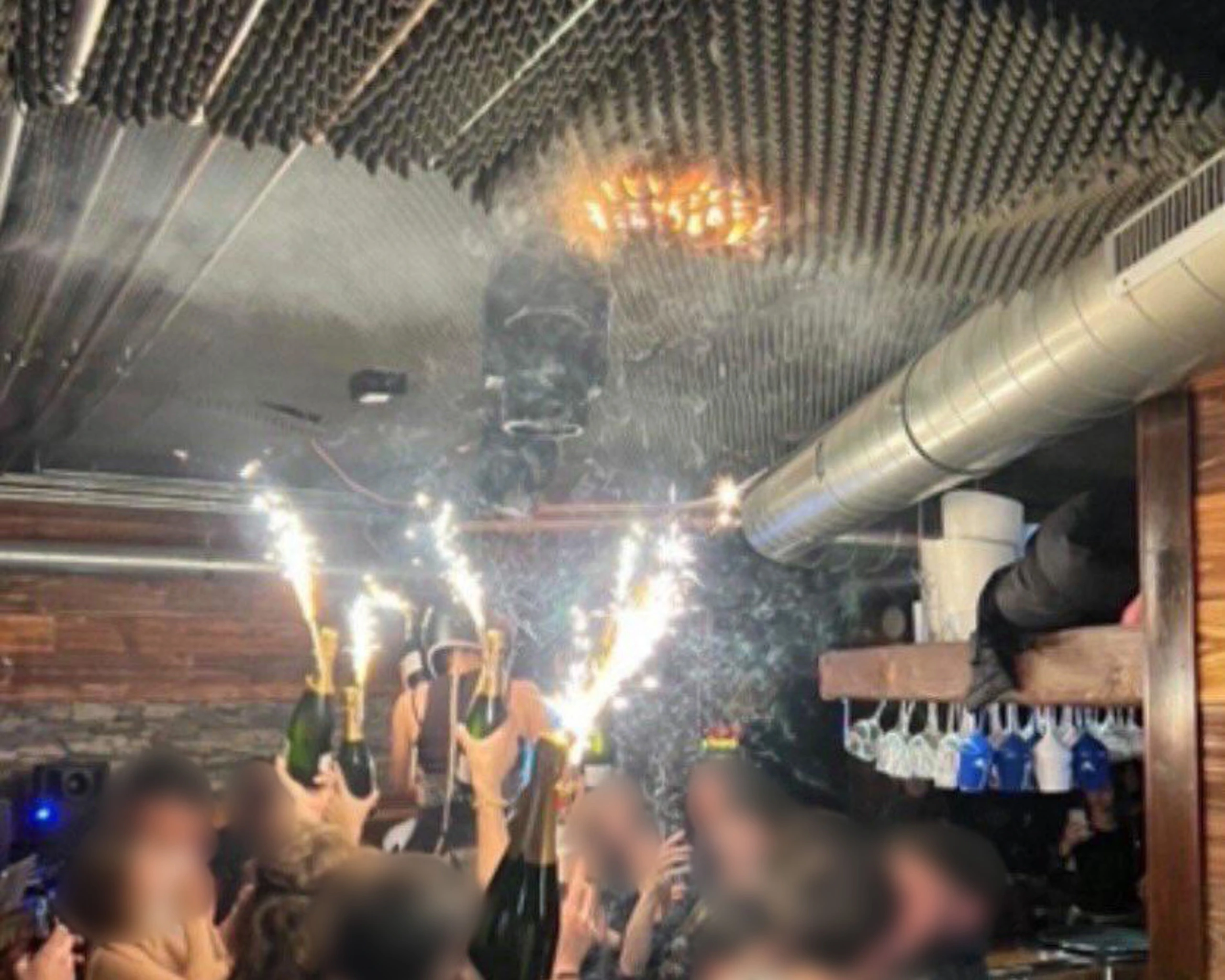 Heartbreaking scene: Many victims of the Swiss bar fire were found clinging to each other near the exit — CCTV footage shows their final moments were incredibly difficult, the ten-second mark says it all… 👇👇