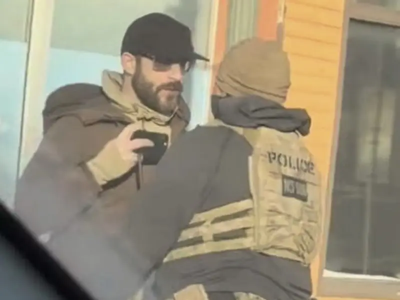 THE HEARTBREAKING MOMENT BEFORE ALEX PRETTI WAS SHOT DEAD: An ICU nurse walked down the hallway, asking patients a touching question.