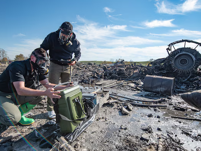 The final 20 minutes of chaos for the 8 passengers on the ill-fated flight, as they struggled at the emergency exits, but most shocking was the actions of a celebrity at that moment…๐๐