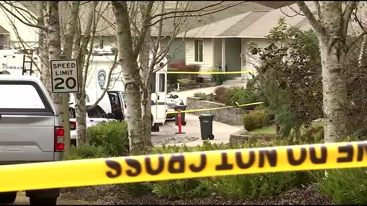 Suspect and 4 others dead after man stabs people outside a home near Tacoma, Washington, law enforcement says