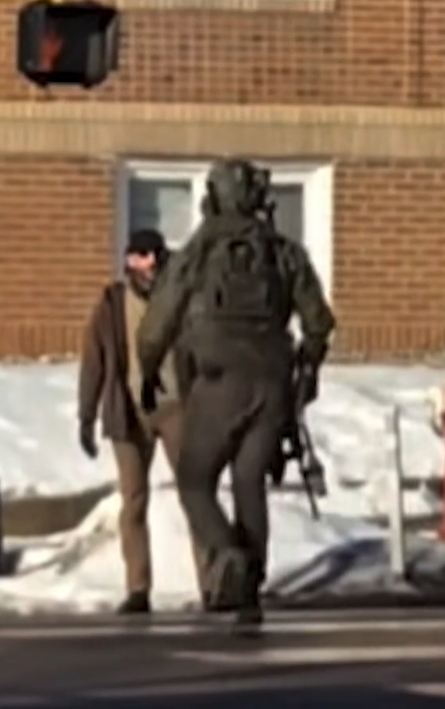 While public opinion was outraged, a former prosecutor pointed out why the case file unfolded in a way that favored Alex Pretti in escaping the most serious charges. This key point was summed up in a 5-word statement