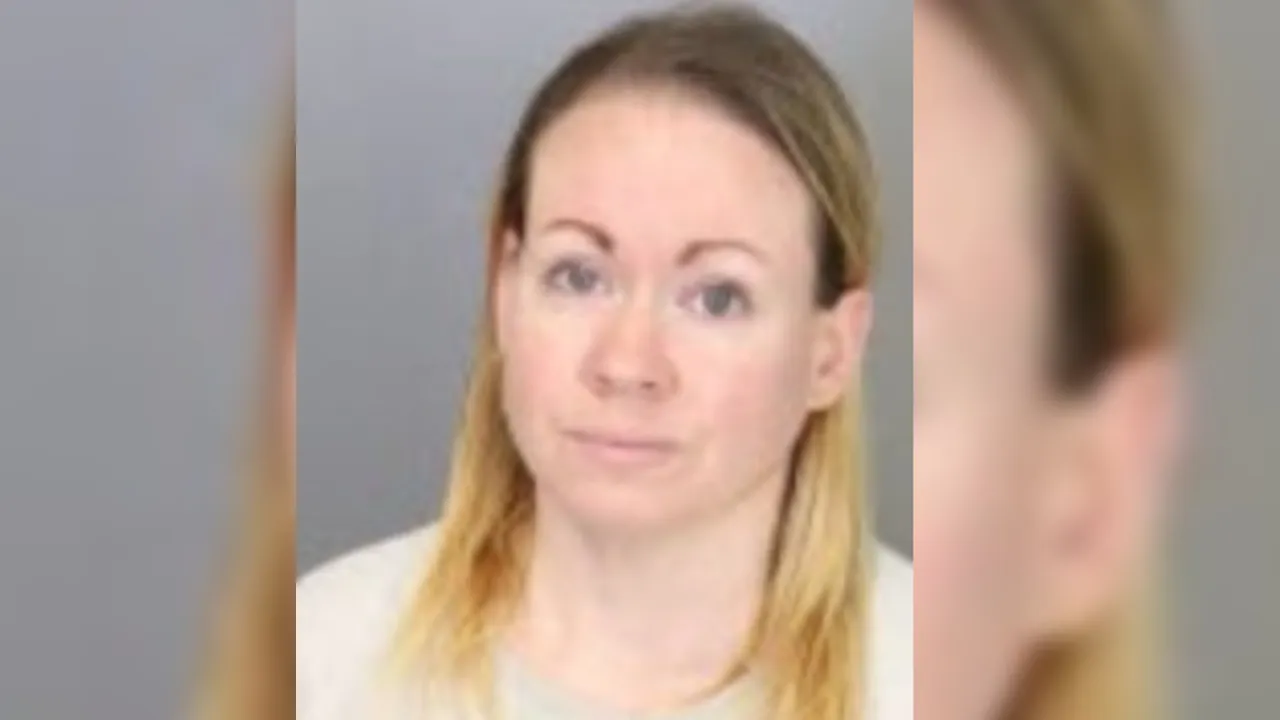 Caught on camera: CCTV shows Tiffany Little leaving her employer’s home with 34 bags — but what police say was inside is what’s truly raising eyebrows… 👇👇