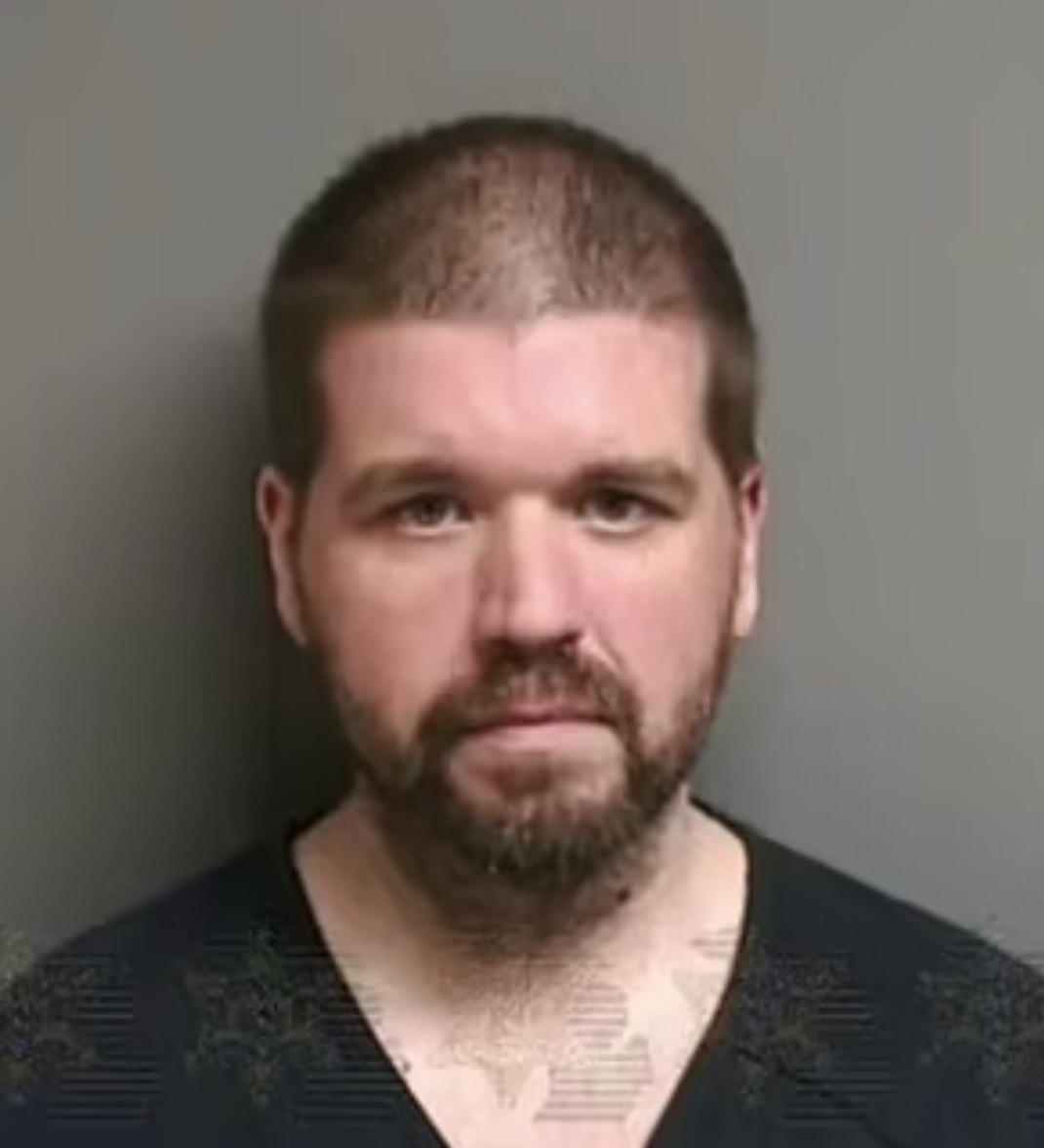 MICHIGAN BASEMENT HORROR: She Went Looking for Christmas Decorations in Her Brother’s Basement — What She Found Made Her Scream and Call 911