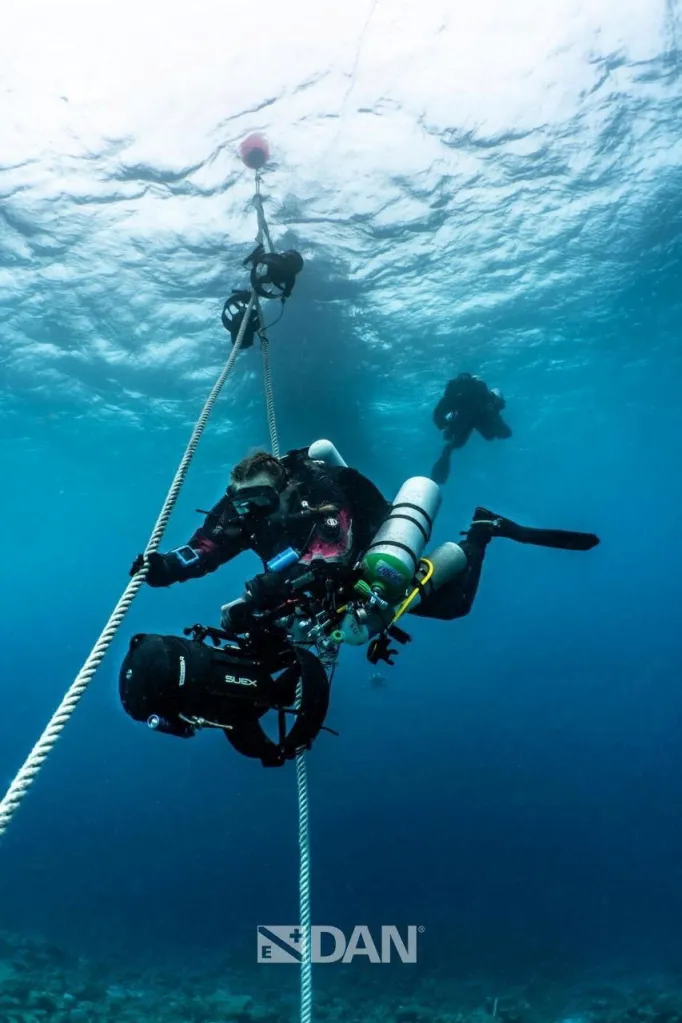 “THERE WAS NO WAY OUT” — Elite Recovery Divers Reveal the Chilling Mistake That May Have Doomed 5 Italians in the Maldives Cave