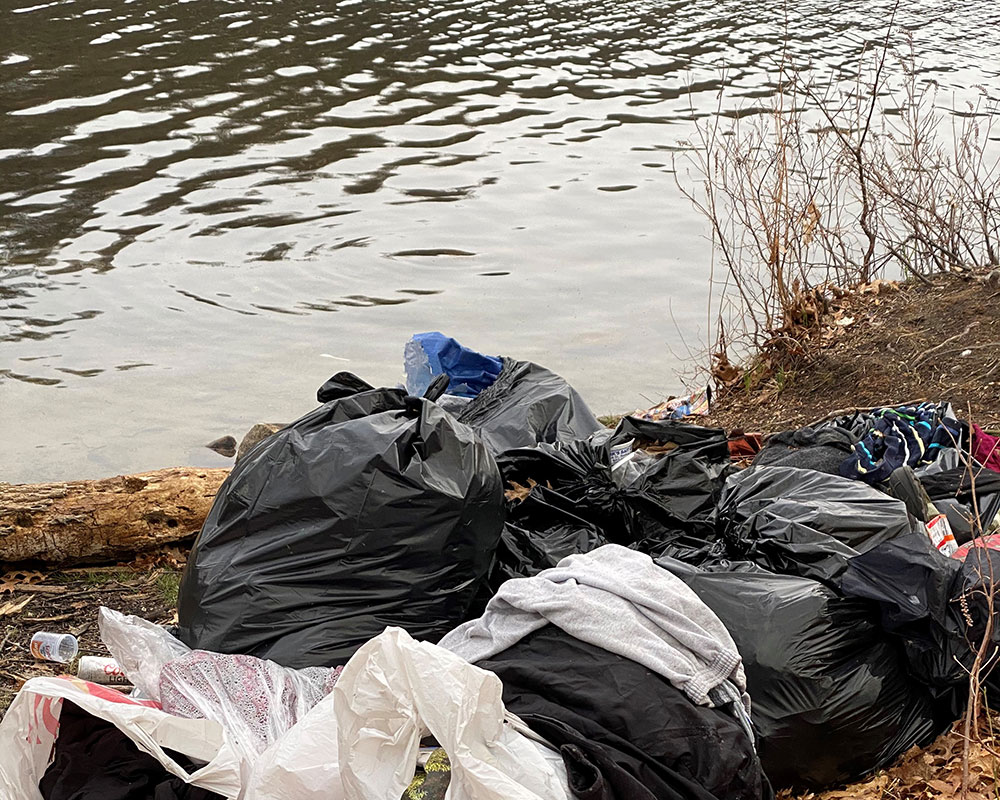 The entire forensic team was shocked: Inside the black bag containing victim Zamil Limon, found on Howard Frankland Bridge, was a strange electronic device. Police had just accessed the password and discovered its contents… 👇👇