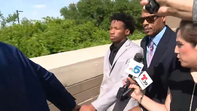 A 17-year-old witness has just broken the entire Karmelo Anthony case.