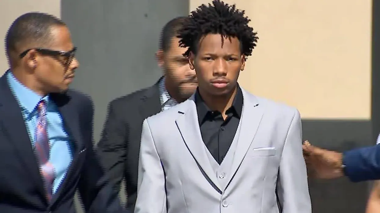 THE HIDDEN RECORDING CHANGES EVERYTHING: Trial jurors reviewing previously unseen footage tied to Karmelo Anthony reportedly witnessed a heartbreaking exchange before the tragedy unfolded…